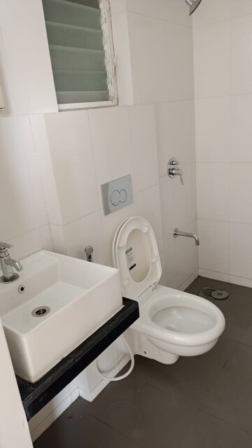 Bathroom in 1.5 BHK Apartment at Bhayandarpada – for Rent