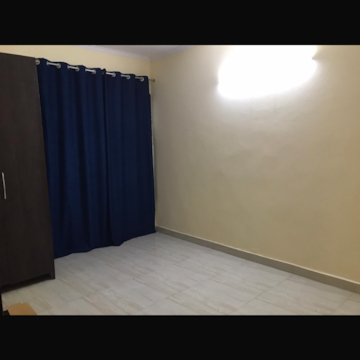 Room in 4 BHK Builder Floor at Chirag Homes, Sector 42 – for Rent