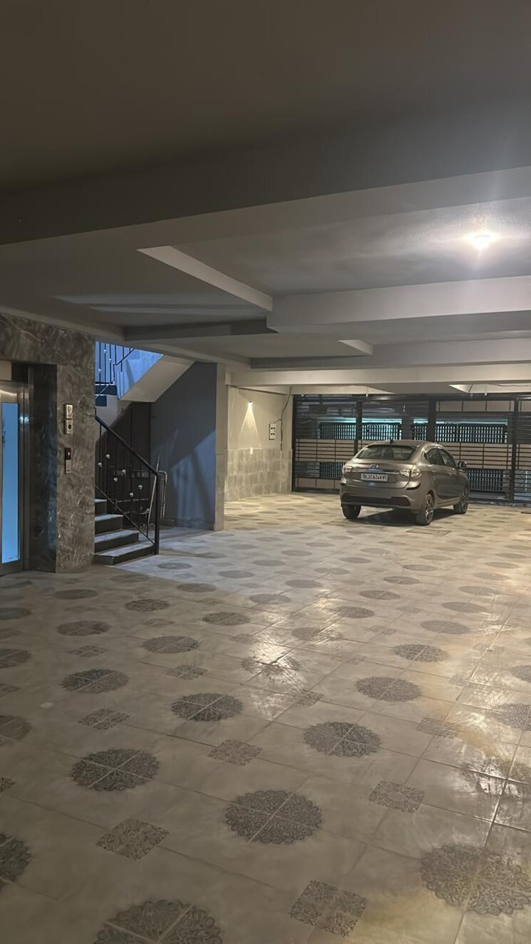 Parking, sector 23 dwarka 3 Bedroom 110 Sq.Yd. Apartment In Sector 23 Dwarka Delhi 8830011