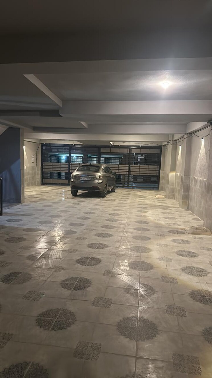  Parking, sector 23 dwarka 3 Bedroom 110 Sq.Yd. Apartment In Sector 23 Dwarka Delhi 8830011