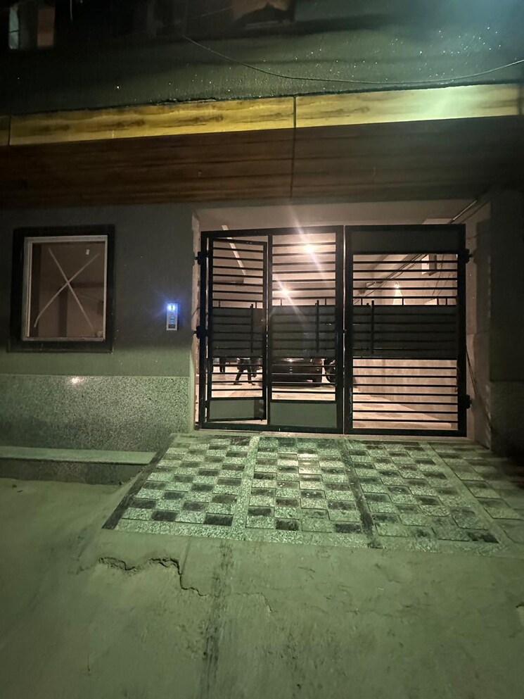  Parking, sector 23 dwarka 3 Bedroom 110 Sq.Yd. Apartment In Sector 23 Dwarka Delhi 8830011