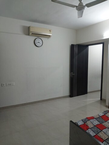 Room in 2 BHK Apartment at Sharda Florentia, Kharadi – for Rent
