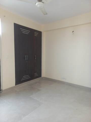 Furnished Amenities in 2 BHK Apartment at Omaxe Heights, Sector 86 – for Rent