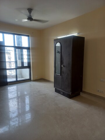 Furnished Amenities in 2 BHK Apartment at Omaxe Heights, Sector 86 – for Rent