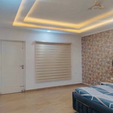 Room in 4 BHK Builder Floor at Srishti Greenfield Homes, Sector 42 – for Rent