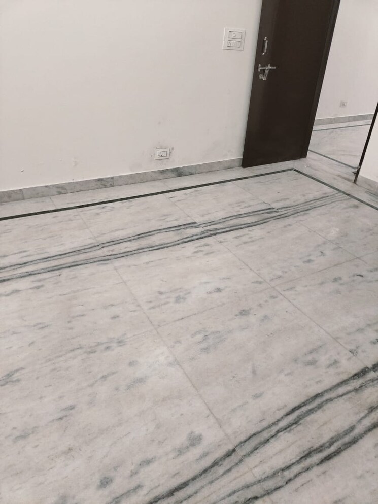 Room, new ashok nagar 3 Bedroom 1229 Sq.Ft. Apartment In New Ashok Nagar Delhi 8829198