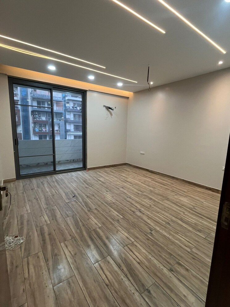 Room, tdi-the-retreat 4 Bedroom 300 Sq.Yd. Builder Floor In Sector 89 Faridabad 8830147