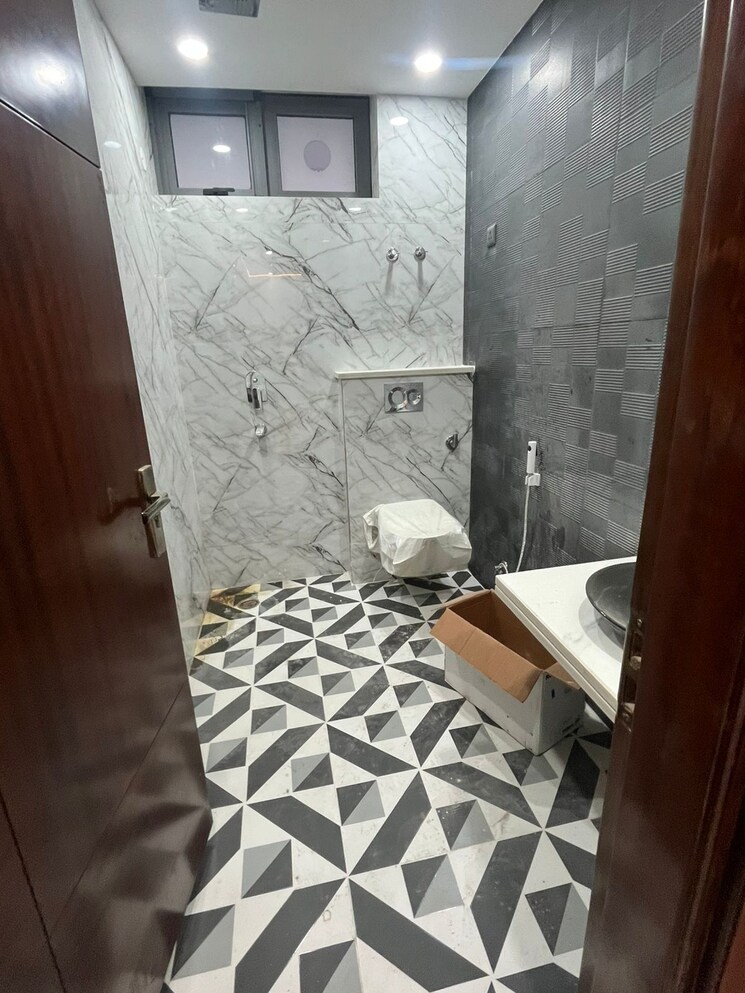 Bathroom, tdi-the-retreat 4 Bedroom 300 Sq.Yd. Builder Floor In Sector 89 Faridabad 8830147