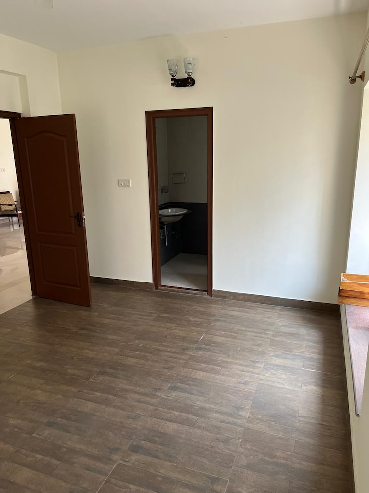 Room, new ashok nagar 3 Bedroom 1229 Sq.Ft. Apartment In New Ashok Nagar Delhi 8829198