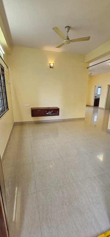 Room in 3 BHK Apartment at New Ashok Nagar – for Rent