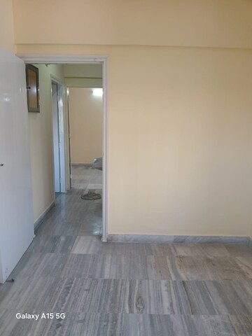 Room in 1 BHK Apartment at Raheja Township, Malad East – for Rent
