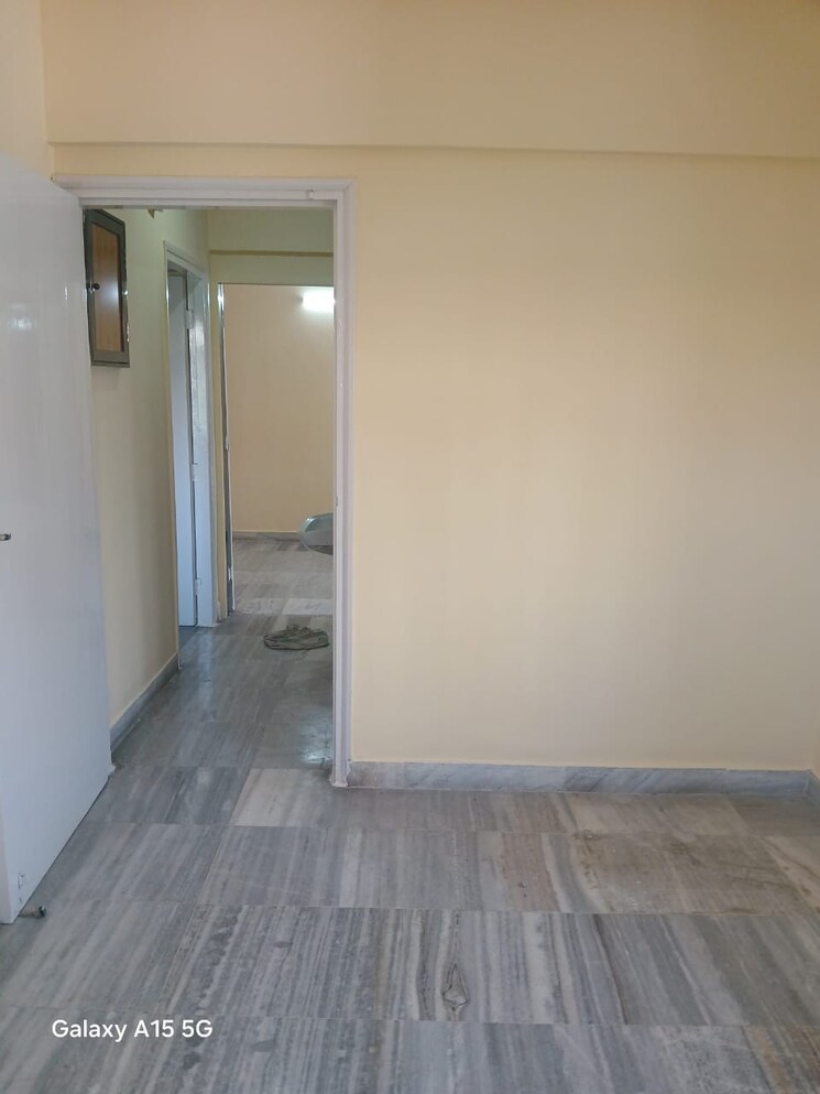 Room, raheja-township 1 Bedroom 400 Sq.Ft. Apartment In Malad East Mumbai 8830189