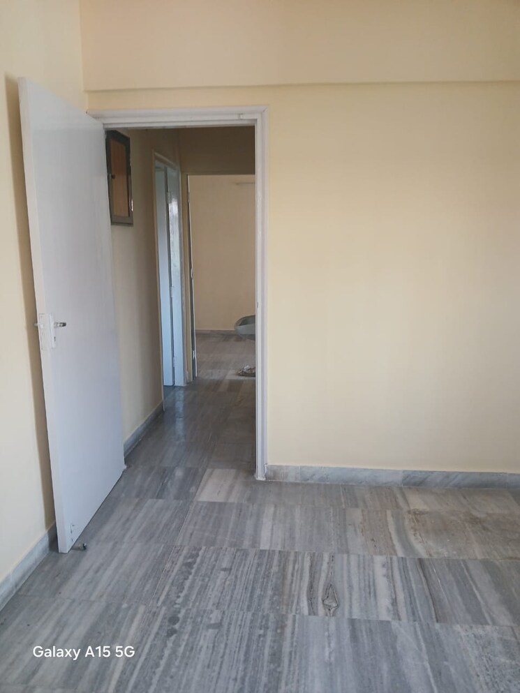 Room, raheja-township 1 Bedroom 400 Sq.Ft. Apartment In Malad East Mumbai 8830189