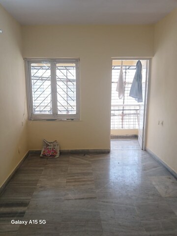 Room in 1 BHK Apartment at Raheja Township, Malad East – for Rent