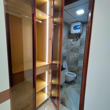 Bathroom in 3 BHK Builder Floor at Unitech South City 1, South City 1 – for Sale
