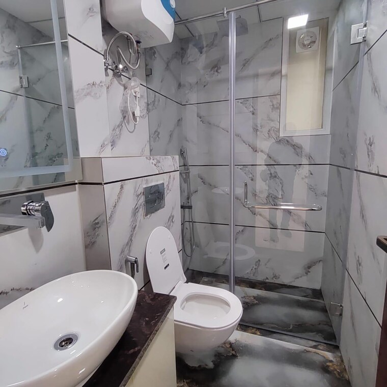 Bathroom, unitech-south-city-1 3 Bedroom 180 Sq.Yd. Builder Floor In South City 1 Gurgaon 8830220