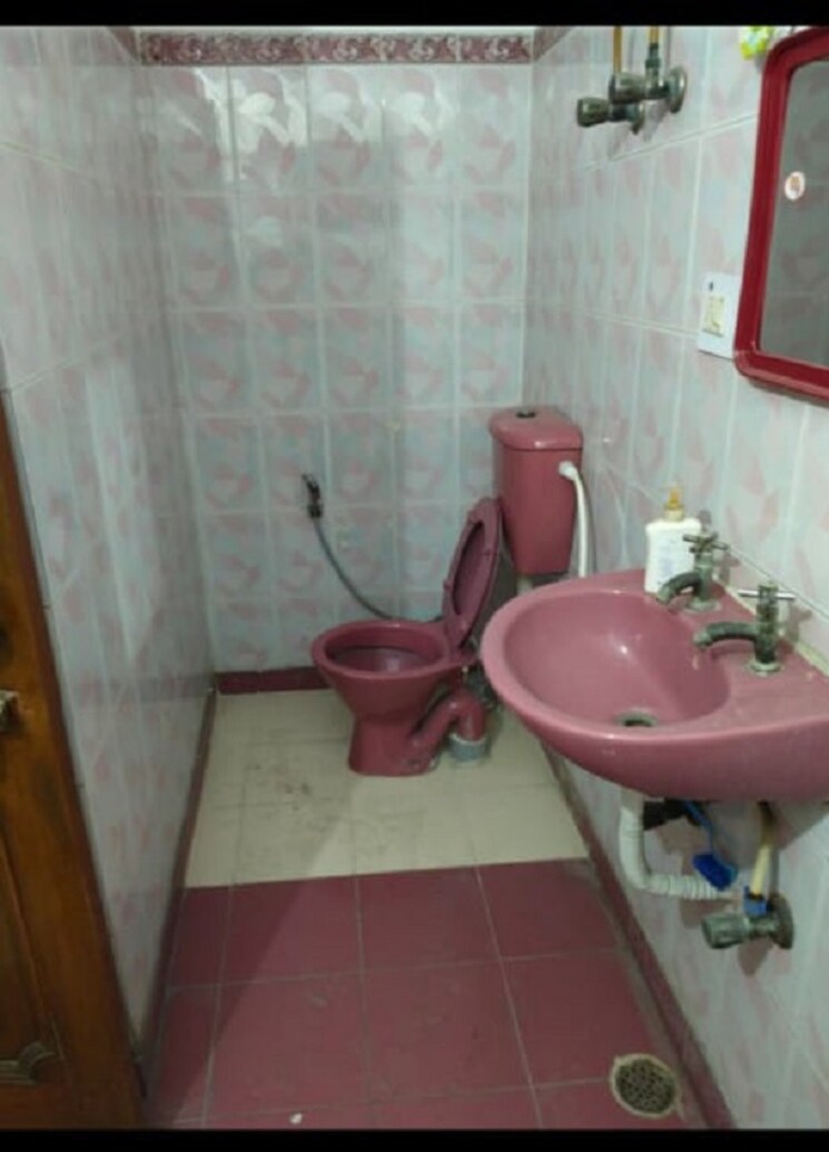Bathroom, rps-savana 2 Bedroom 955 Sq.Ft. Apartment In Sector 88 Faridabad 8830191