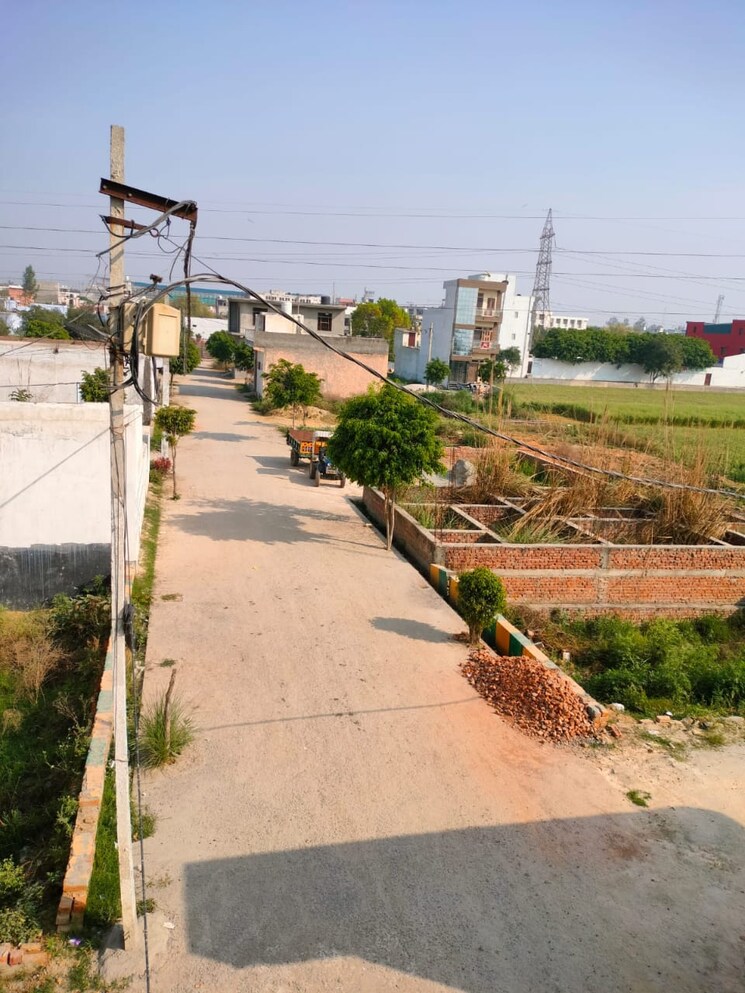 Garden, raj nagar extension 3 Bedroom 100 Sq.Yd. Builder Floor In Raj Nagar Extension Ghaziabad 8830291