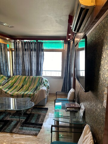 Room in 2 BHK Apartment at Panchsheel Park – for Rent
