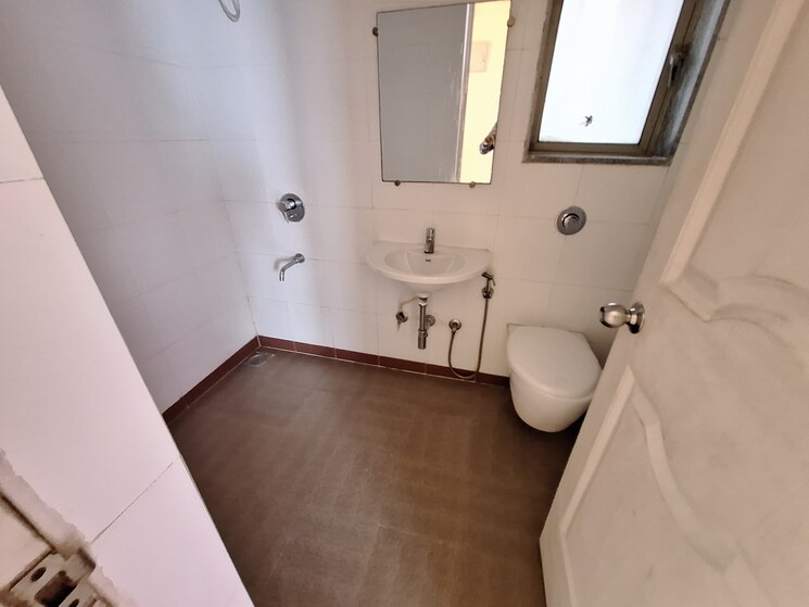 Bathroom, lodha-casa-rio 1.5 Bedroom 885 Sq.Ft. Apartment In Dombivli East Thane 8830379