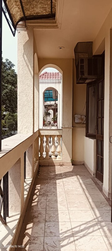 Building Lobby in 3 BHK Builder Floor at Ardee City, Sector 52 – for Sale