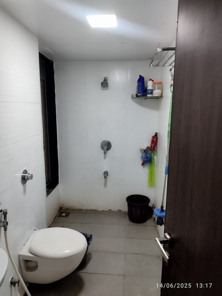 Bathroom, lodha-splendora 2.5 Bedroom 811 Sq.Ft. Apartment In Ghodbunder Road Thane 8830392