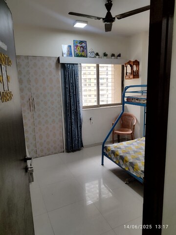 Room in 2.5 BHK Apartment at Lodha Splendora, Ghodbunder Road – for Rent