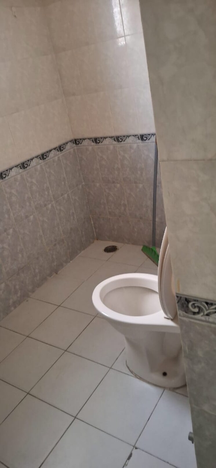 Bathroom, ardee-mall 2 Bedroom 192 Sq.Yd. Builder Floor In Sector 52 Gurgaon 8830386