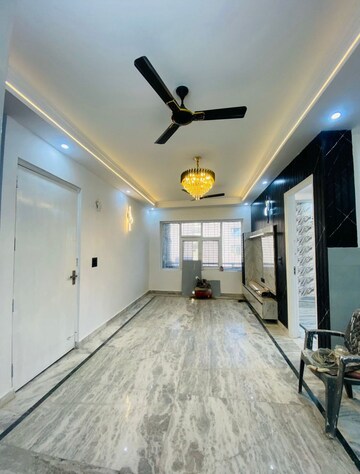 Room in 3 BHK Builder Floor at Green Fields Colony – for Rent