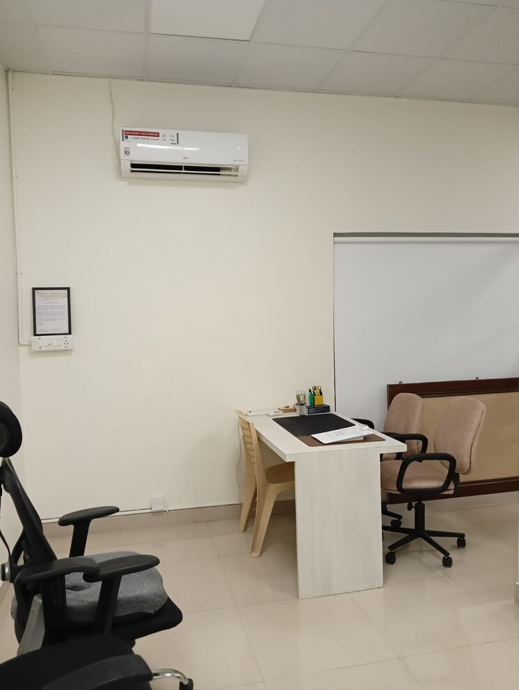 Team Area, ruchi-active-business-park Commercial Office Space 850 Sq.Ft. In Tangra Kolkata 8830491