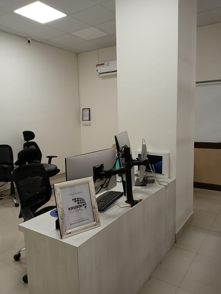 Team Area, ruchi-active-business-park Commercial Office Space 850 Sq.Ft. In Tangra Kolkata 8830491