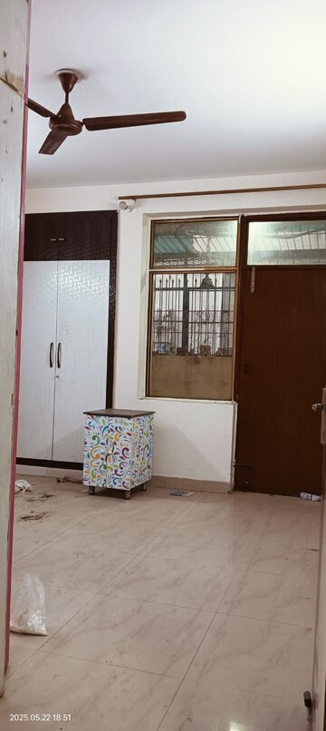 Room in 3.5 BHK Builder Floor at Ardee City, Sector 52 – for Rent