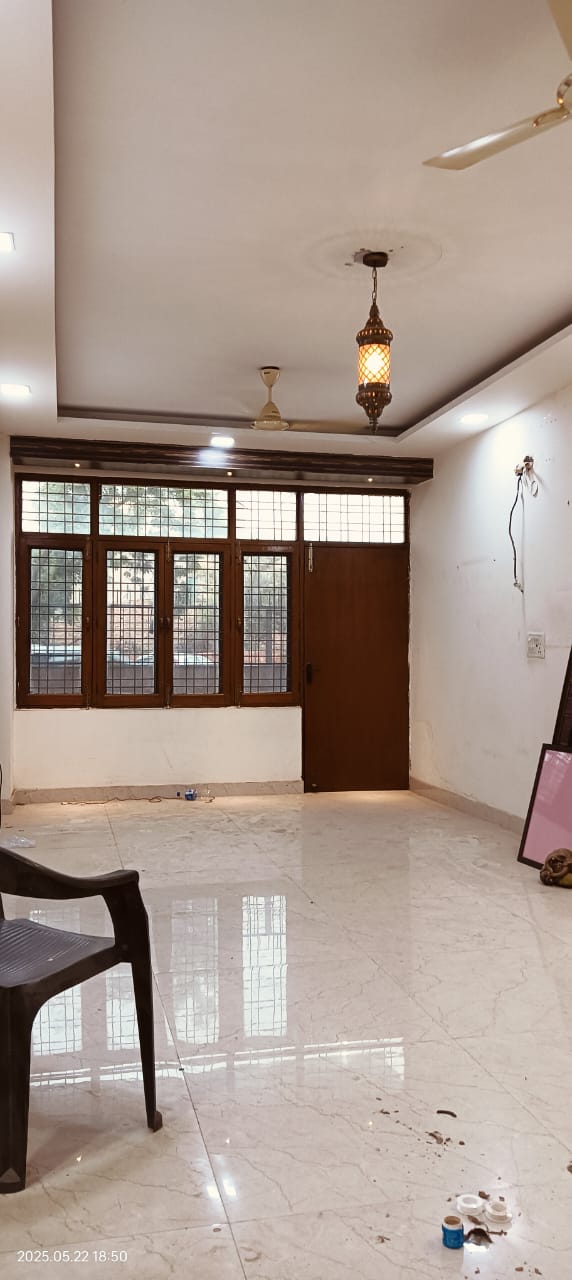 3.5 BHK + Servant Room Builder Floor For Rent in Ardee City