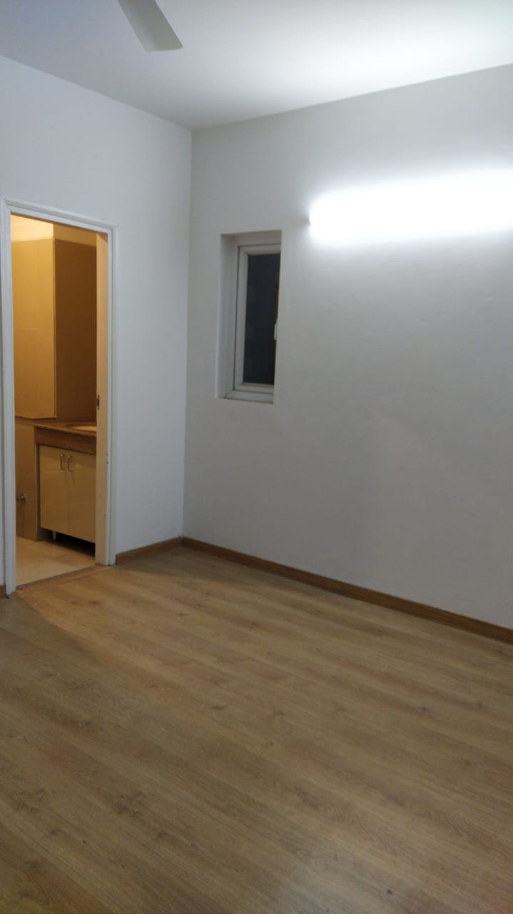 3 BHK + Servant Room Apartment For Rent in Emaar Gurgaon Greens