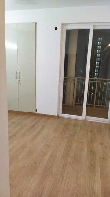Room in 3 BHK Apartment at Emaar Gurgaon Greens, Sector 102 – for Rent