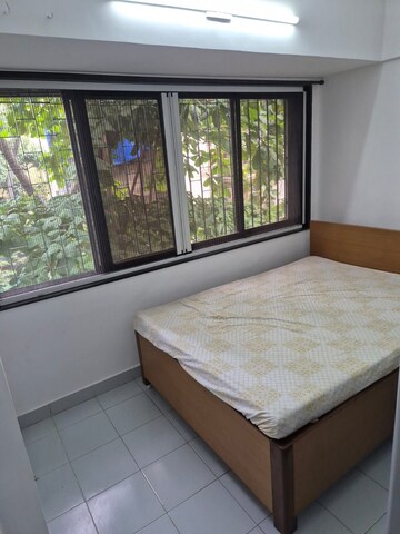 Bedroom in 1 BHK Apartment at Bandra West – for Rent