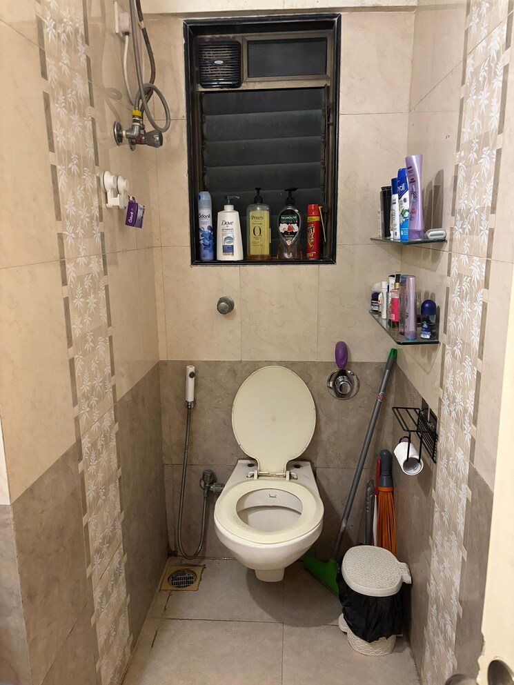 Bathroom, khar west 1 Bedroom 550 Sq.Ft. Apartment In Khar West Mumbai 8830543