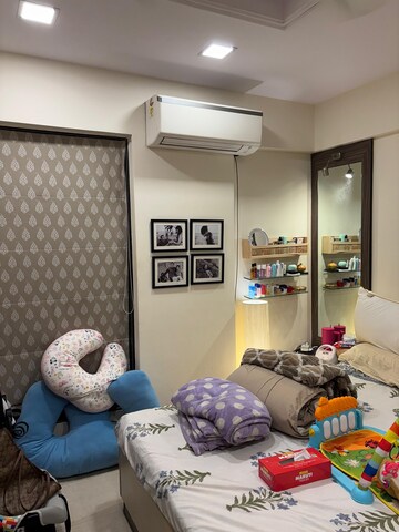Bedroom in 1 BHK Apartment at Khar West – for Rent