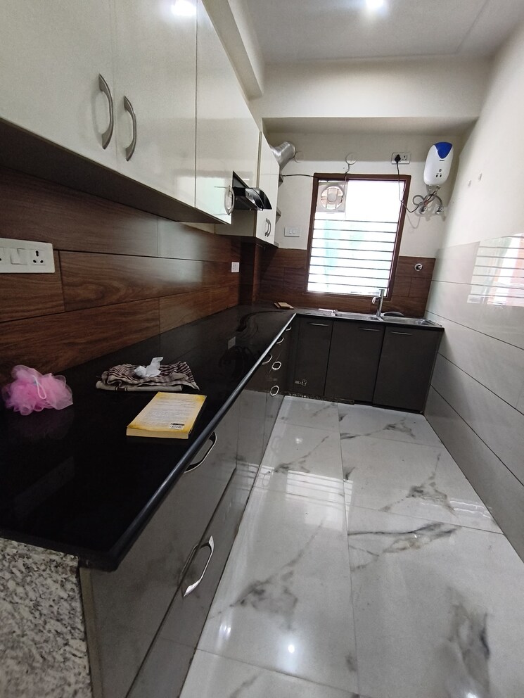Kitchen, shanti vihar 3.5 Bedroom 1789 Sq.Ft. Builder Floor In Shanti Vihar Delhi 8830658