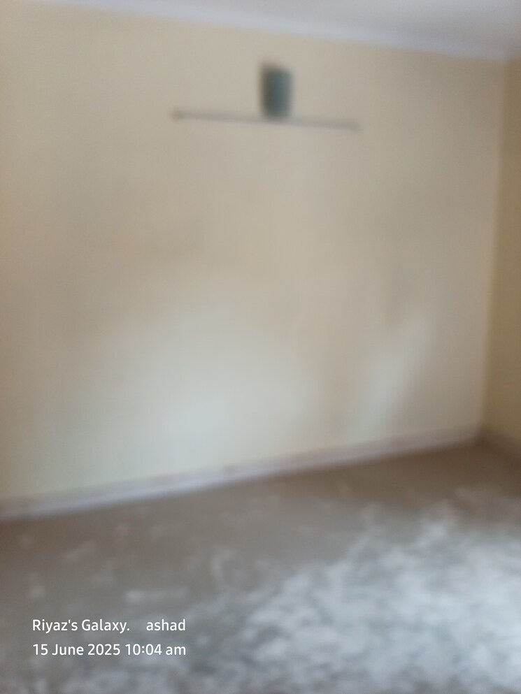 Room, sector 3 2.5 Bedroom 72 Sq.Yd. Apartment In Sector 3 Faridabad 8830612