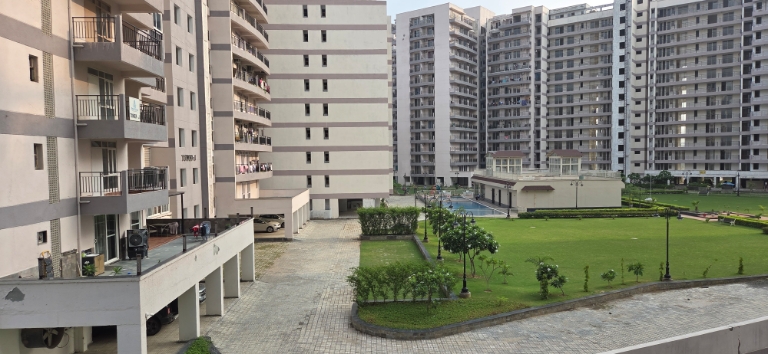 4 BHK + Pooja Room,Servant Room,Study Room,Extra Room Apartment For Sale in Lotus Elise