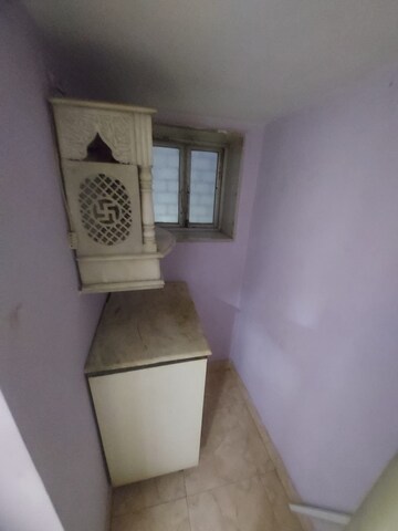 Room in 2 BHK Apartment at Khar West – for Rent