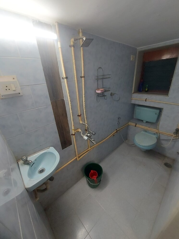 Bathroom, khar west 2 Bedroom 750 Sq.Ft. Apartment In Khar West Mumbai 8830687