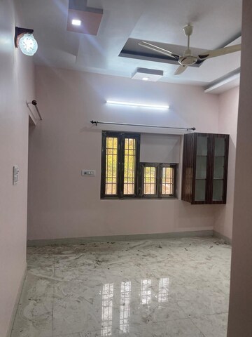 Room in 2 BHK Apartment at Paschim Vihar – for Rent