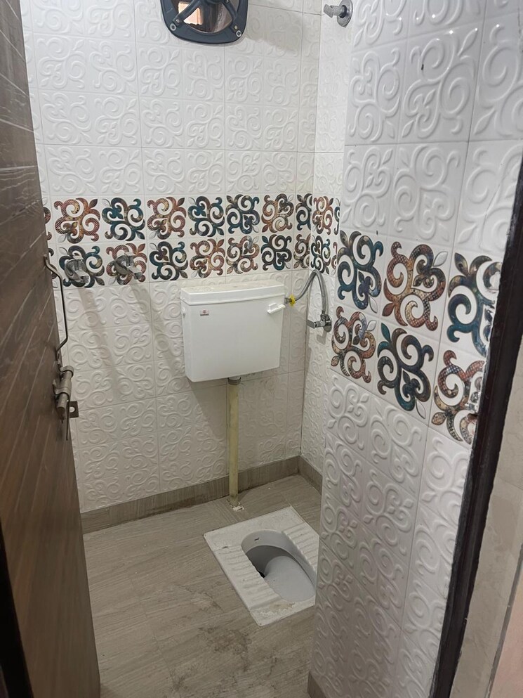 Bathroom, paschim vihar 2 Bedroom 1101 Sq.Ft. Apartment In Paschim Vihar Delhi 8830753