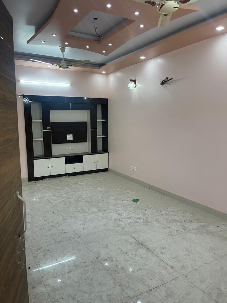 Room, paschim vihar 2 Bedroom 1101 Sq.Ft. Apartment In Paschim Vihar Delhi 8830753