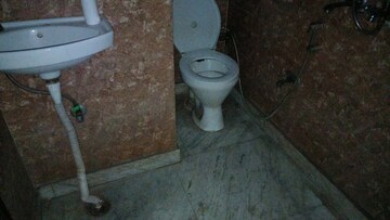 Bathroom in 1 BHK Builder Floor at Vaishali Sector 3 – for Rent