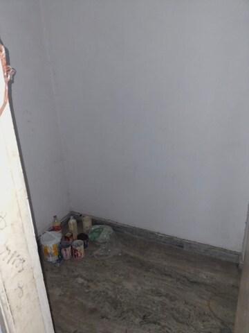 Room in 3 BHK Apartment at Gaur City-2, Gaur City 2 – for Sale