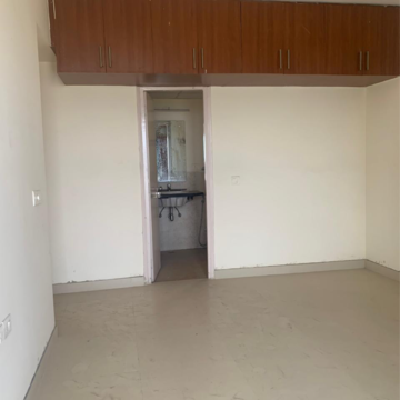 Room in 4 BHK Apartment at Piedmont Taksila Heights, Sector 37c – for Rent