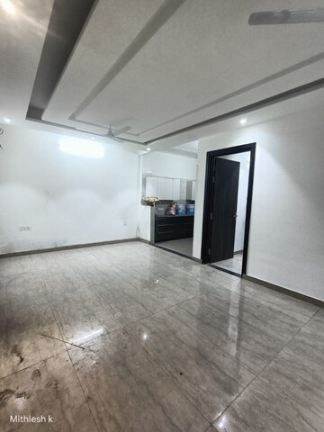 Room in 3 BHK Apartment at Shree Vardhman Victoria, Sector 70 – for Rent